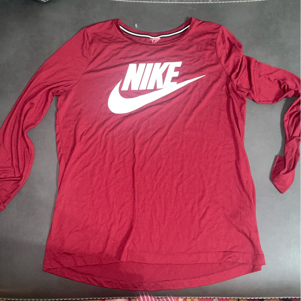 Nike Women’s Long Sleeve Training Top – Maroon